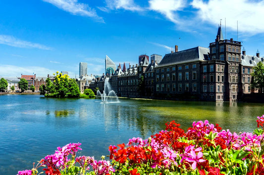 Historic Binnenhof and Ridderzaal landmark in Den Haag, Netherlands – iconic city view used for furniture upholstery and meubelstoffering services in The Hague.