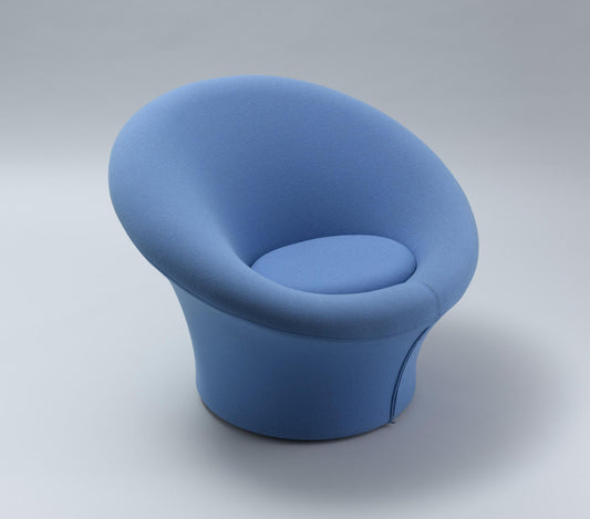 Nieuwe bekleding en zorgvuldig herstel voor deze ronde designfauteuil