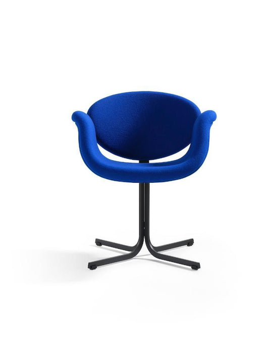 Vernieuw de bekleding van deze elegante designstoel met behoud van de originele vorm